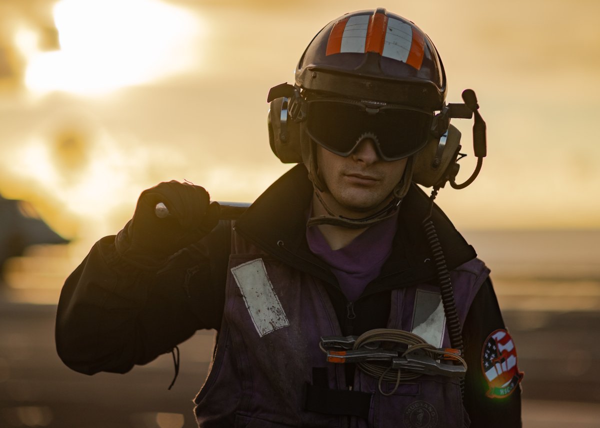 USNavy's tweet photo. Forward-deployed, ready, and postured.
Sailors assigned to the world's largest aircraft carrier USS Gerald R. Ford (CVN 78), prepares to conduct routine maintenance on an in-deck refueling station on the flight deck.
#FowardFriday
๐ธ: MC2 Nolan Pennington https://t.co/z6udiJv4v5