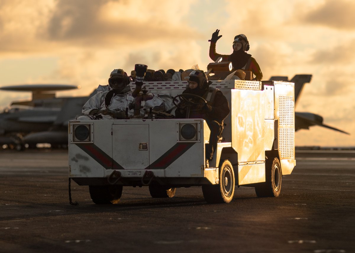 USNavy's tweet photo. Forward-deployed, ready, and postured.
Sailors assigned to the world's largest aircraft carrier USS Gerald R. Ford (CVN 78), prepares to conduct routine maintenance on an in-deck refueling station on the flight deck.
#FowardFriday
๐ธ: MC2 Nolan Pennington https://t.co/z6udiJv4v5