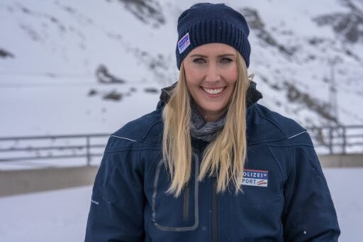 Gerade einmal 12 Tage nach ihrer Versetzung in die Heimat raste die steirische #Polizei-Spitzensportlerin Conny Hütter zum SuperG-Sieg in Zauchensee! 🥇🇦🇹 …ob das Kernöl ursächlich dafür war, ist noch Gegenstand von Ermittlungen! 😉 Liebe Conny, willkommen im #Team! 🚀