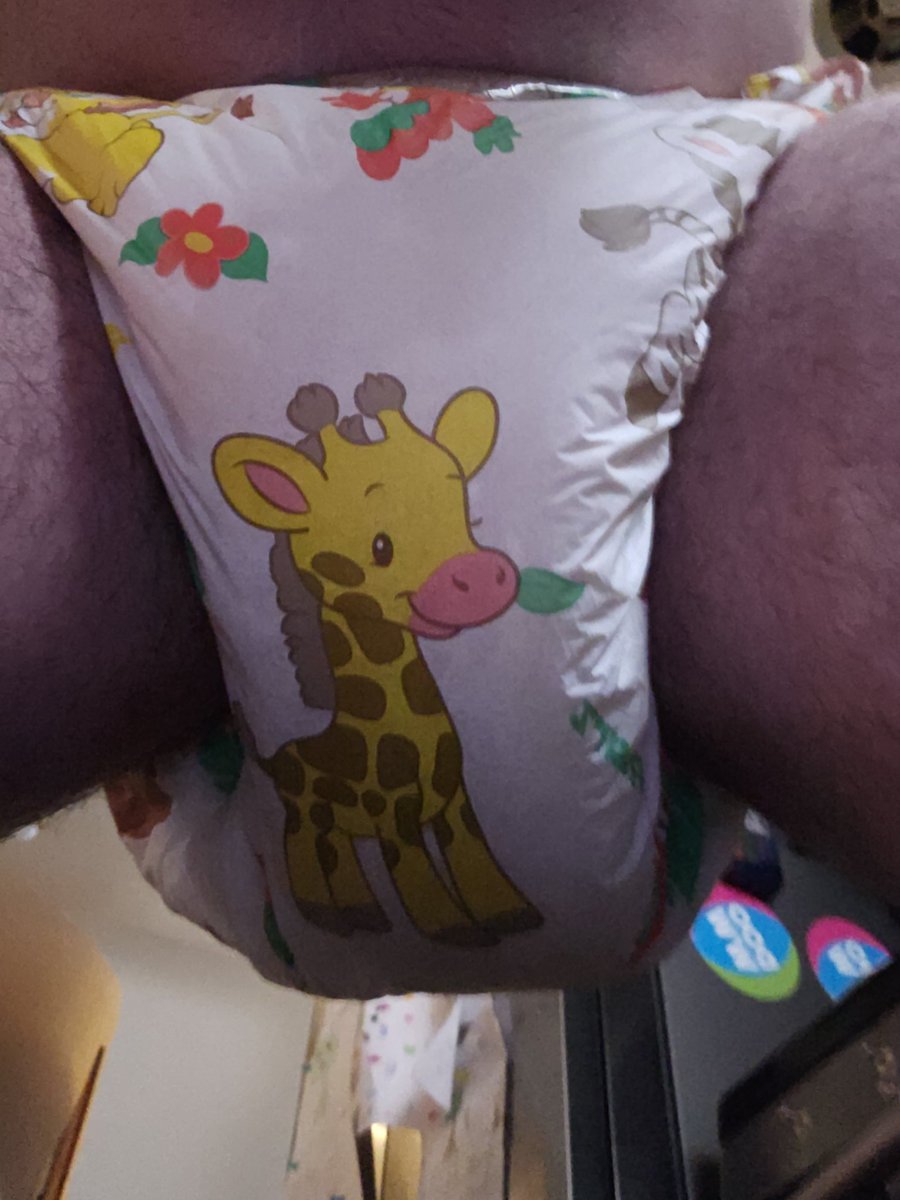 omoguy91's tweet photo. My diaper is so full and I'm so fucking horny. Can't touch myself just yet though 🥺 https://t.co/Y9FOo5fBz4