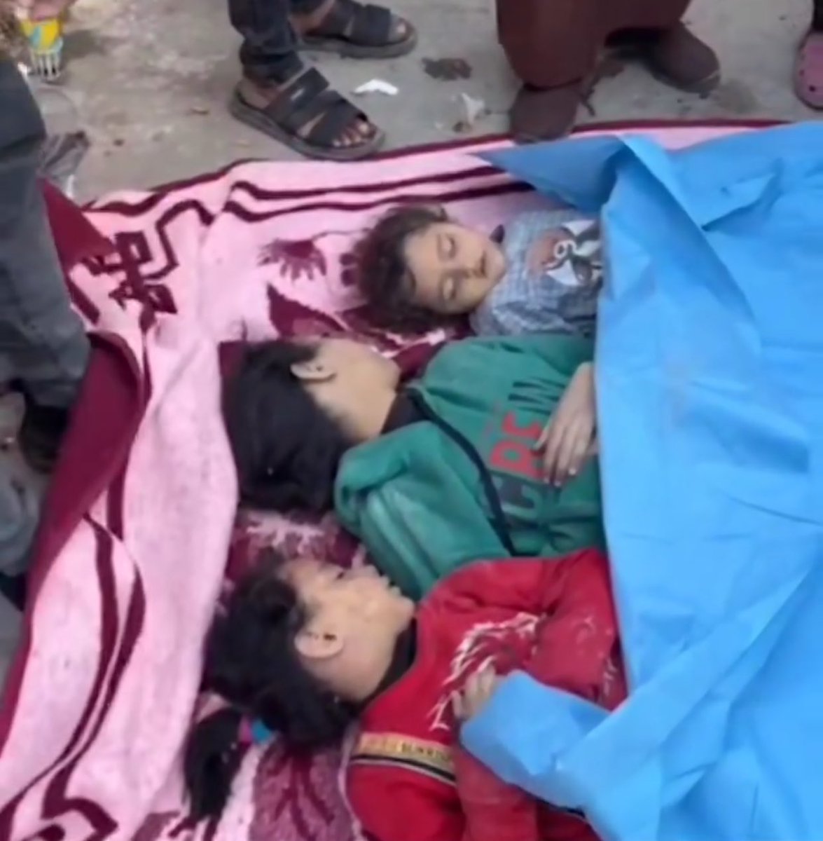 Over 30 dead reported in an Israeli attack on the Oram family's house in Khan Younis, <a href="/CIJ_ICJ/">CIJ_ICJ</a> 
#Gaza
#GazaUnderAttack
#Palestine