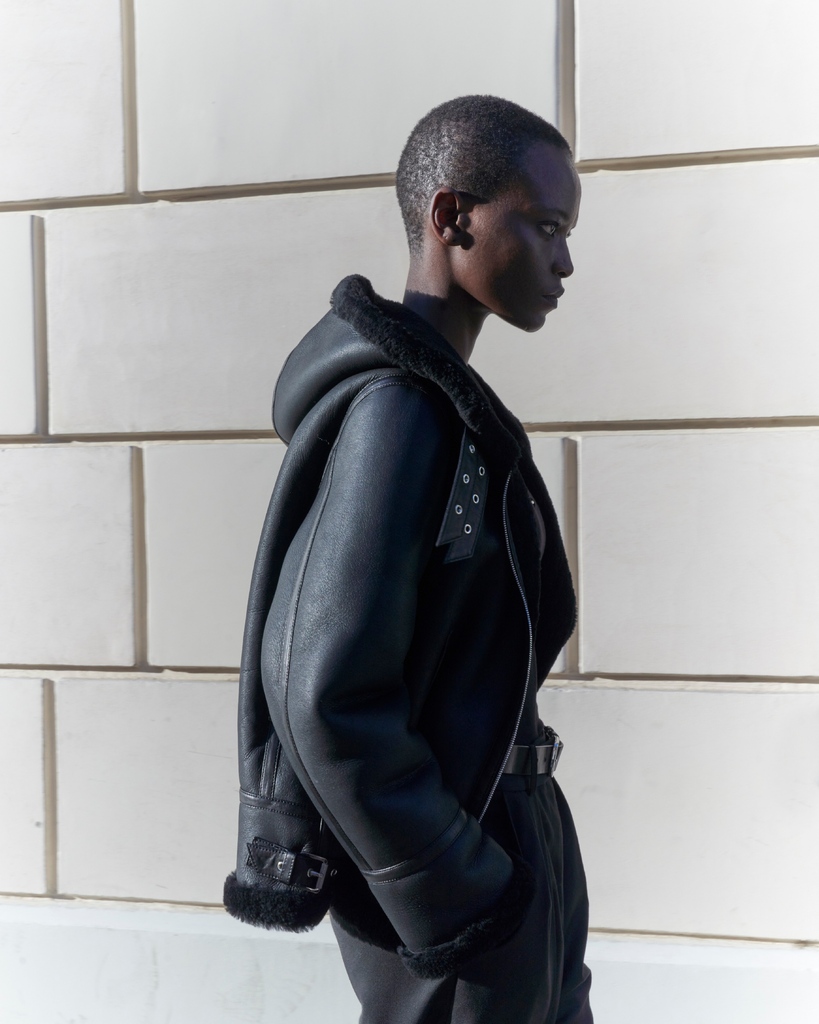 barbara_bui's tweet photo. Fashionable and yet timeless, the shearling coats are the coziest protection against the winter cold.

#shearlingcoat #wintercoat #barbarabui #winter24 #winterdressing #parisianbrand #frenchdesigner https://t.co/gPX5QvYEw0