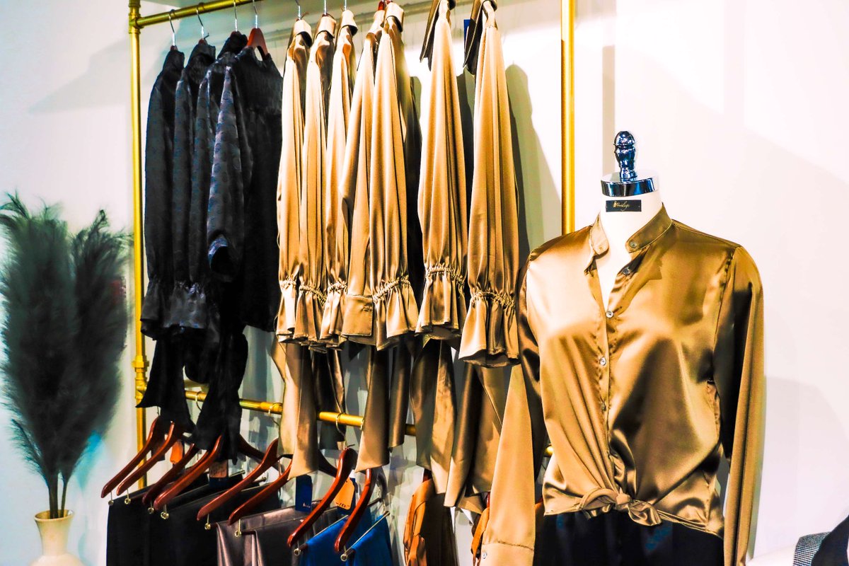 DowntownBklyn's tweet image. DEAL: This weekend, elevate your wardrobe by taking advantage of the Friends + Family #SampleSale at Privélege at @CityPointBKLYN! 

👔👗 Valid through January 15. More info → bit.ly/DTBKprivelege