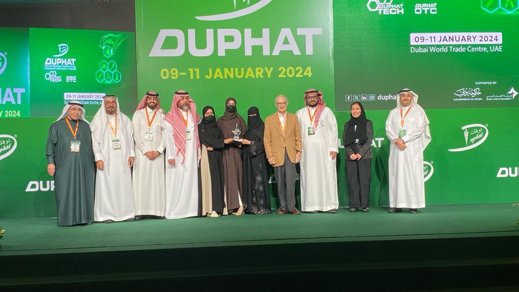 Alshehri_AAS's tweet photo. كلي فخر بطالباتي الذين حققوا المركز الاول بمؤتمر ومعرض دبي الدولي للصيدلة والتكنولوجيا (دوفات)، جهدهم واجتهادهم كانت سر تميزهم 

كان البحث مراجعة منهجية واحصائية عن انتشار وصف الادوية الغير ملائمة لكبار السن في دول الخليج العربي

 شكرا للزميل شريك النجاح @khawagi 

#Duphat https://t.co/xxnK1cle6V