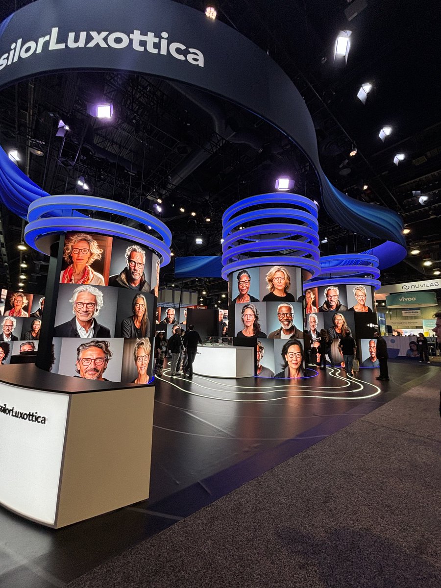 JLeroueil's tweet photo. First @CES https://t.co/09gu7XWkcr