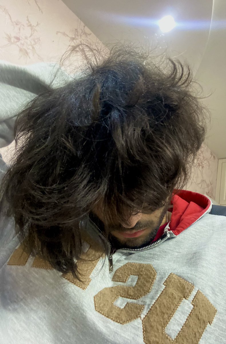 نمیدونم مامانم چجوری دلش میاد بگه برو موهاتو کوتاه کن