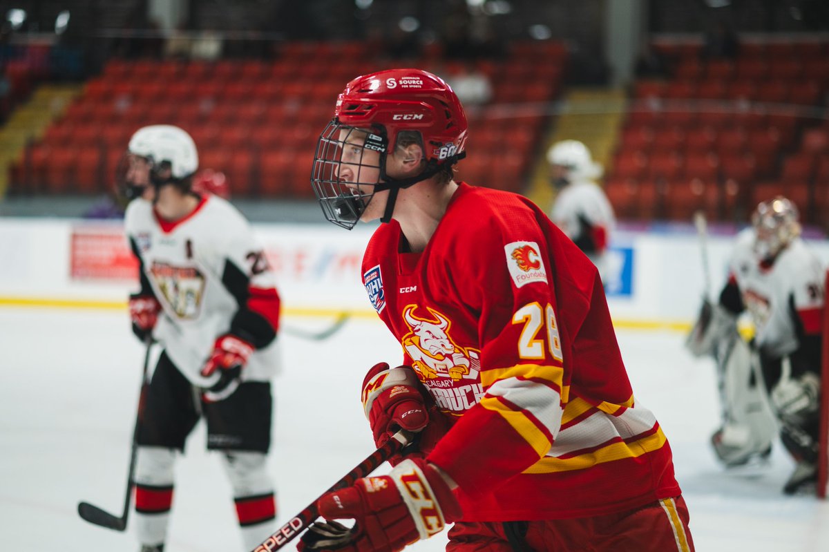 Nucks defenceman Easton Hewson making the <a href="/NHLCentralScout/">NHL Central Scouting</a> mid-term rankings list! Way to go Easton!💥