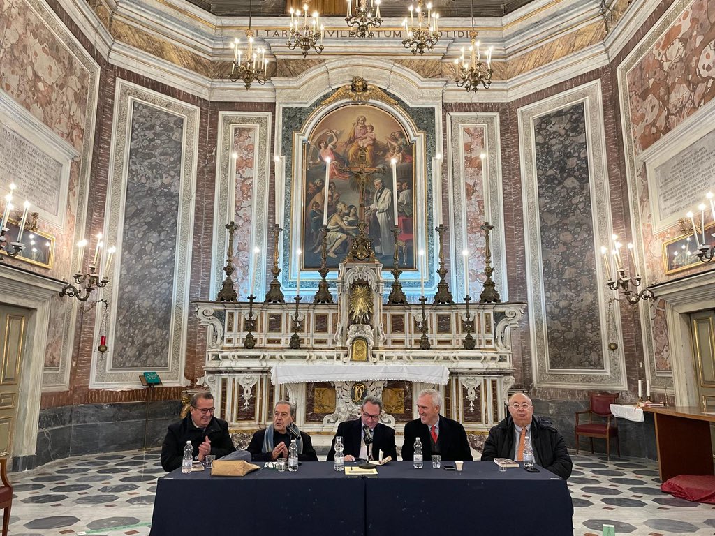 Splendida location per la presentazione de "Il Ducetto" di <a href="/aledenicola/">Alessandro De Nicola</a> con il Presidente <a href="/avvbenedetto/">Giuseppe Benedetto</a>, <a href="/UgodeFlaviis/">Ugo de Flaviis</a>, Guido D'Agostino e Massimo Calenda. Il 2024 parte da #Napoli!
