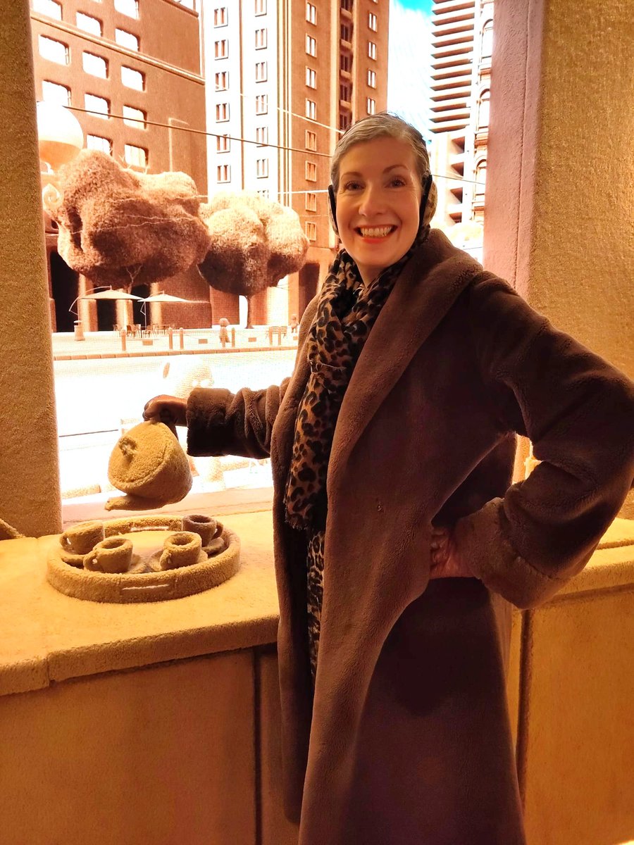 fashionnatascha's tweet image. 🐻❄️#FashionFriday #NotGoingOut edition ❄️🐻
With this winter weather I'd rather be indoors @maxmara #Fluffy residence

Wearing #vintage #fauxfur #teddybearcoat #handmedown 
🐆 #leopardprint scarf earmuffs
Chocolate brown #leathergloves

#FlashbackFriday