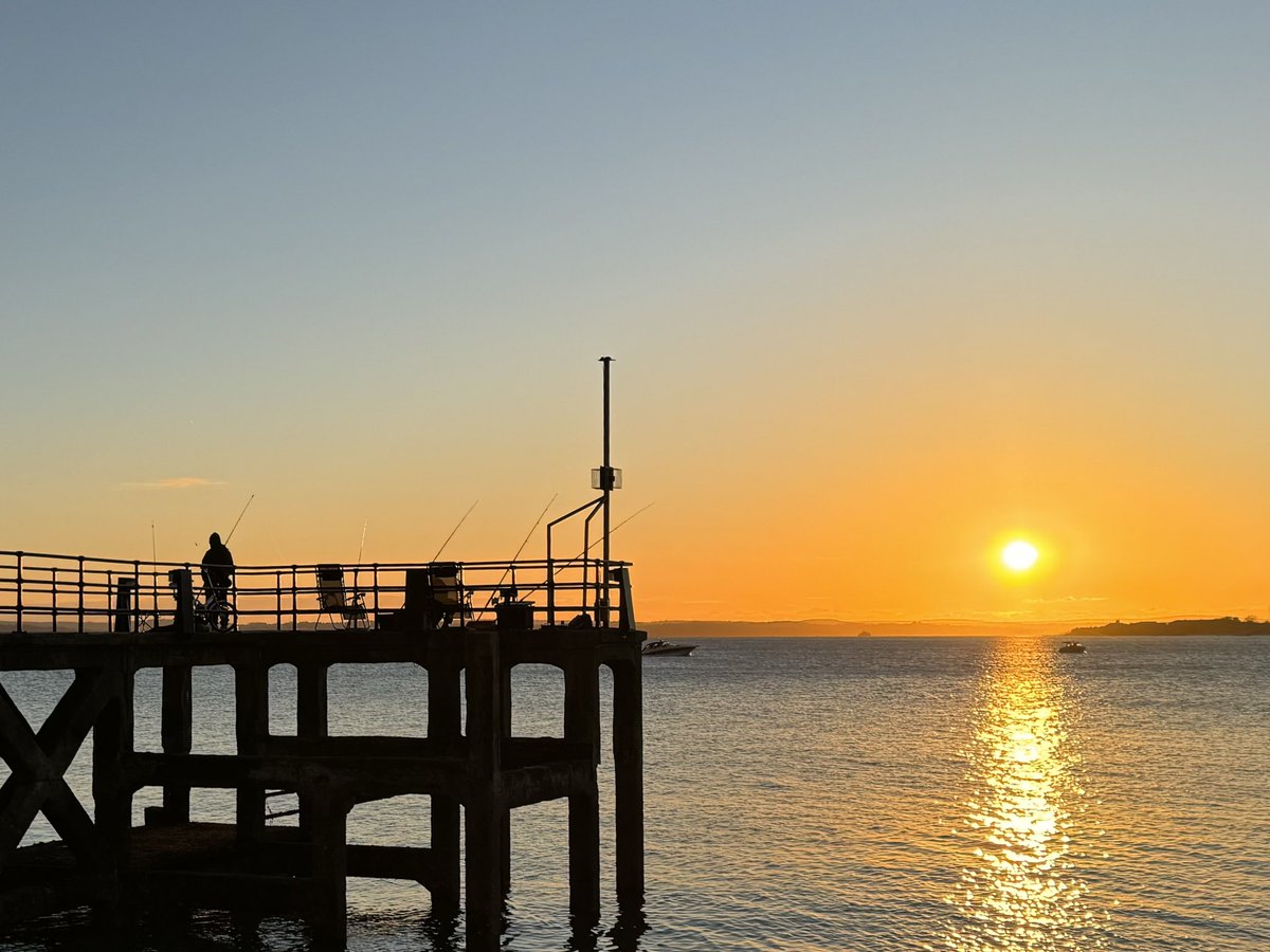 jofairwood's tweet photo. Catch of the day or capture of the day? Fishing rod silhouettes at sunset on Sunday evening 🌅 

#oldportsmouth #portsmouth #fishing #catchoftheday #captureoftheday #photography #sunsetphotography https://t.co/tyRqBsoktz