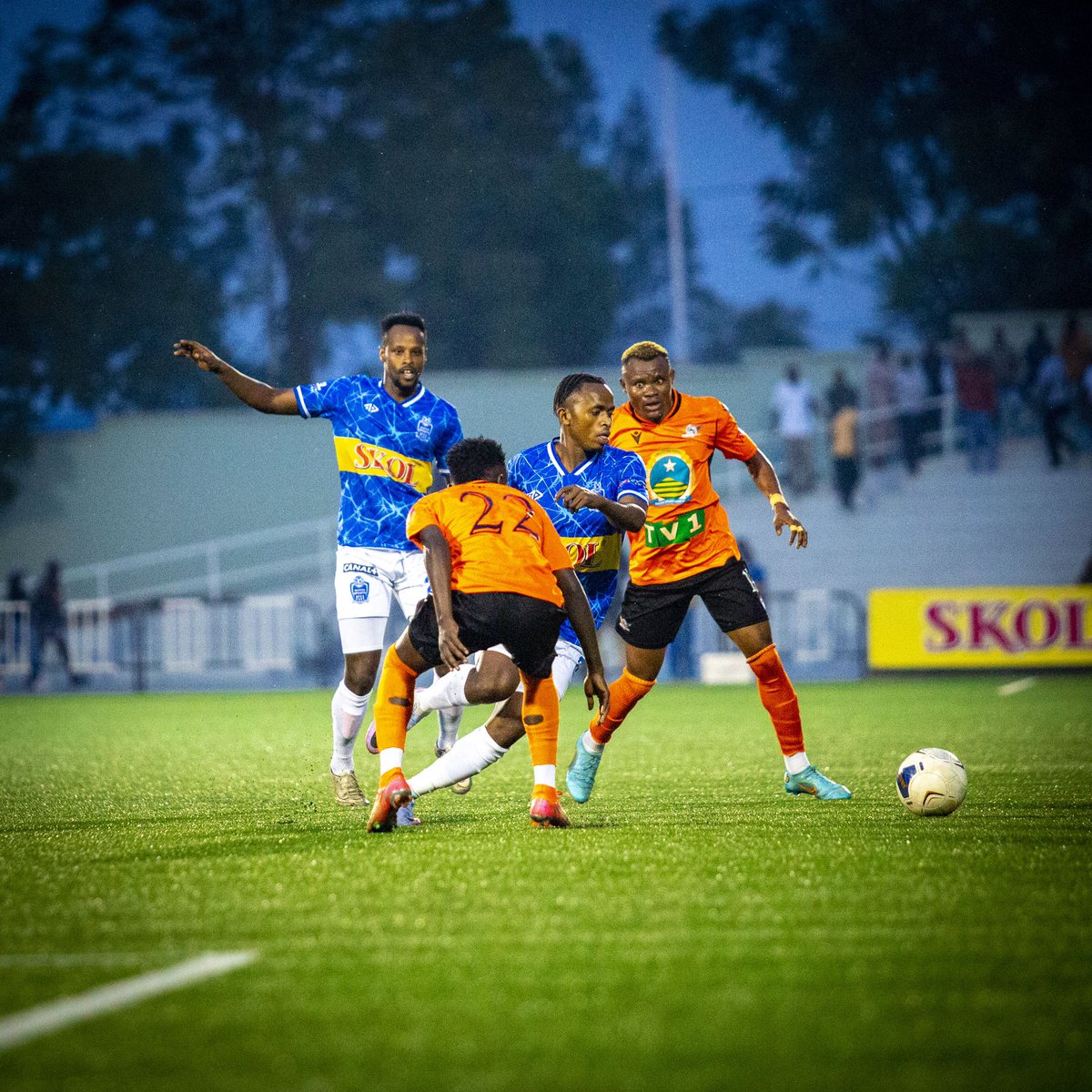 rwanda_magazine's tweet photo. #PNL |day 16
FT Rayon Sports 1-2 Gasogi Utd
⚽Héritier Nzinga Luvumbu 90+2'|Kabanda Serge 29'&58'
#rmupdates https://t.co/LqzZJU6uQ9