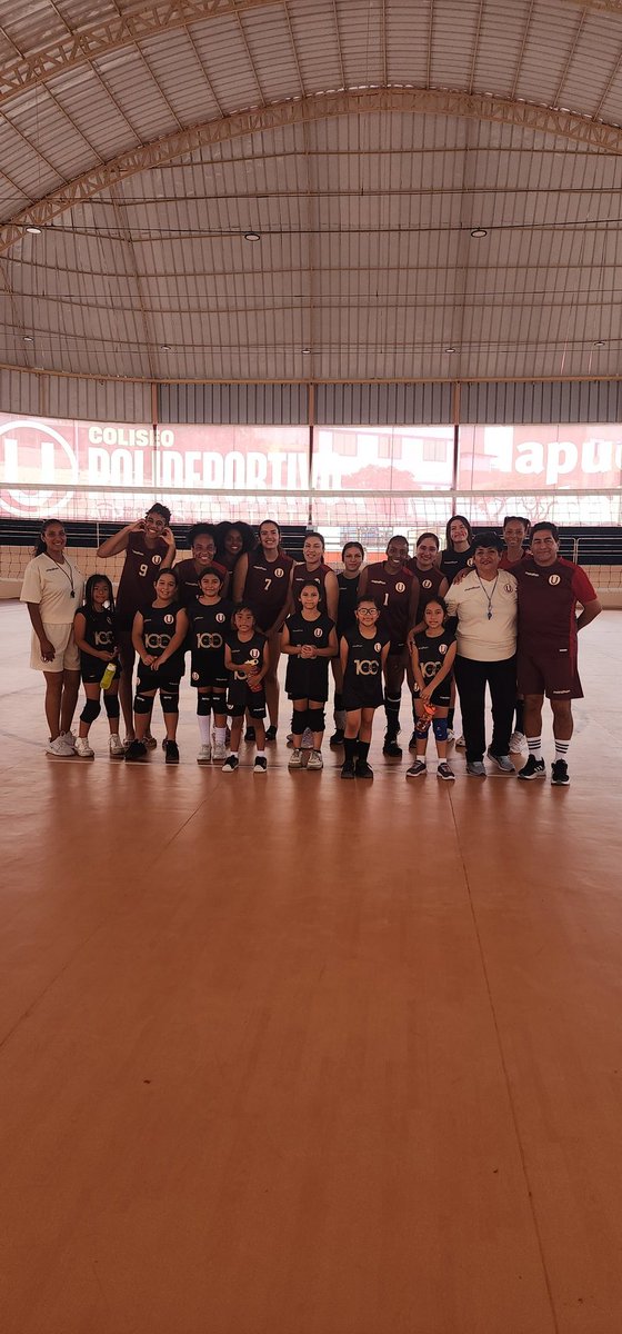 R4ulFelipe's tweet photo. Gracias @Universitario por las instalaciones brindadas para los menores. Excelente Gestión @jferrari5. Para la práctica y formación de menores. 
#ElMasCampeon https://t.co/c3FrnNkf6L