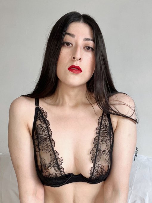 Esta es la cara de alguien que ya se tom&oacute; su caf&eacute;. As&iacute; es, esa es mi cara siempre. Seria, aunque tom&eacute;<a href="/tag/xhamster"class="tags"><span>#xhamster</span></a>