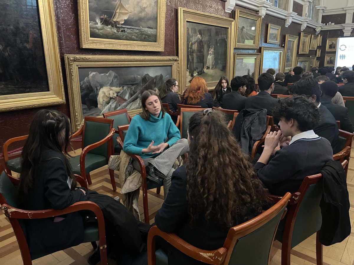 Y11 Languages trip to Royal Holloway University 🎓:  campus tour 🏫, language learning importance talk 🗣️, university German 🇩🇪 seminar taster class and careers networking session ✨ the students made us so proud. Well done Y11 <a href="/SpringwestA/">Springwest Academy 💙</a> <a href="/RoyalHolloway/">Royal Holloway</a>