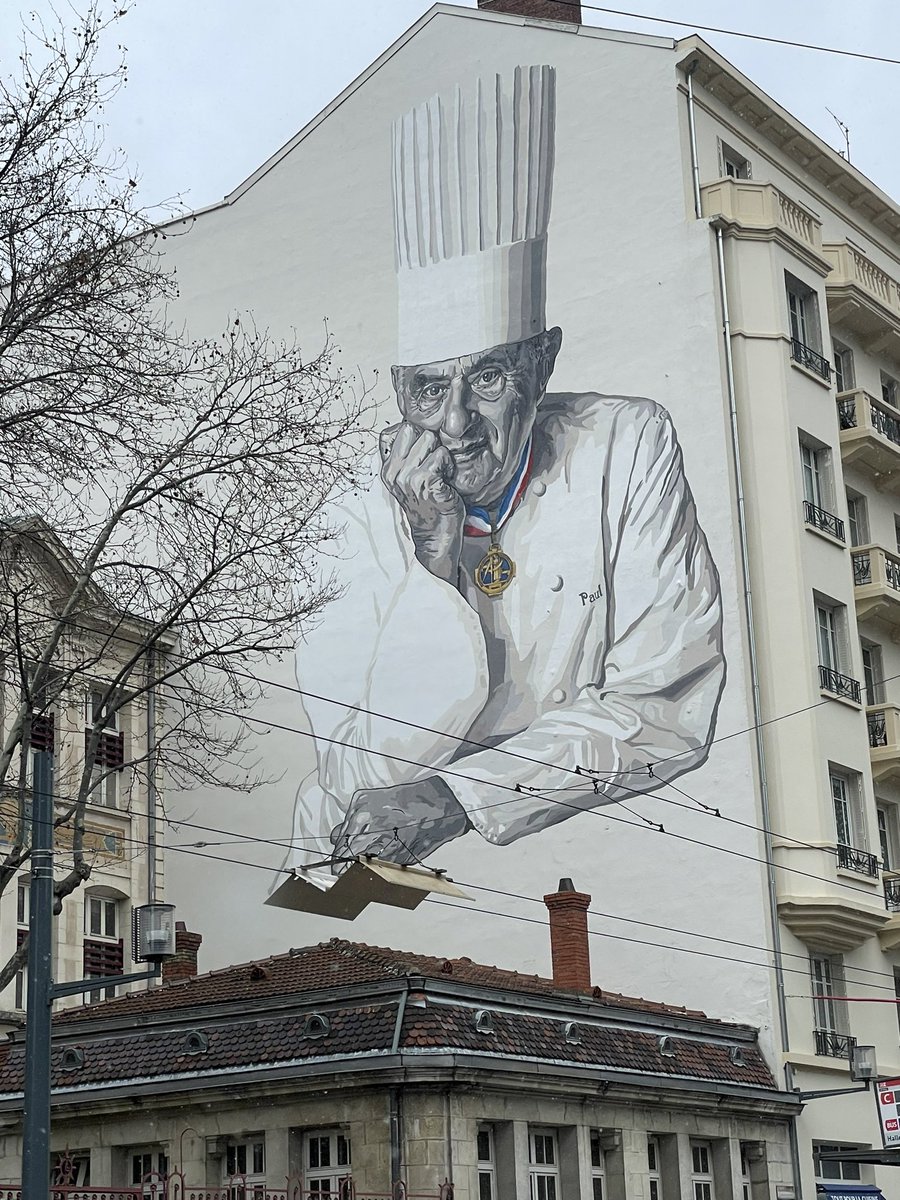 Zero degrees, rain/flurries and super windy in Lyon 🇫🇷 was nothing compared to what’s happening at home.  -40 🤮