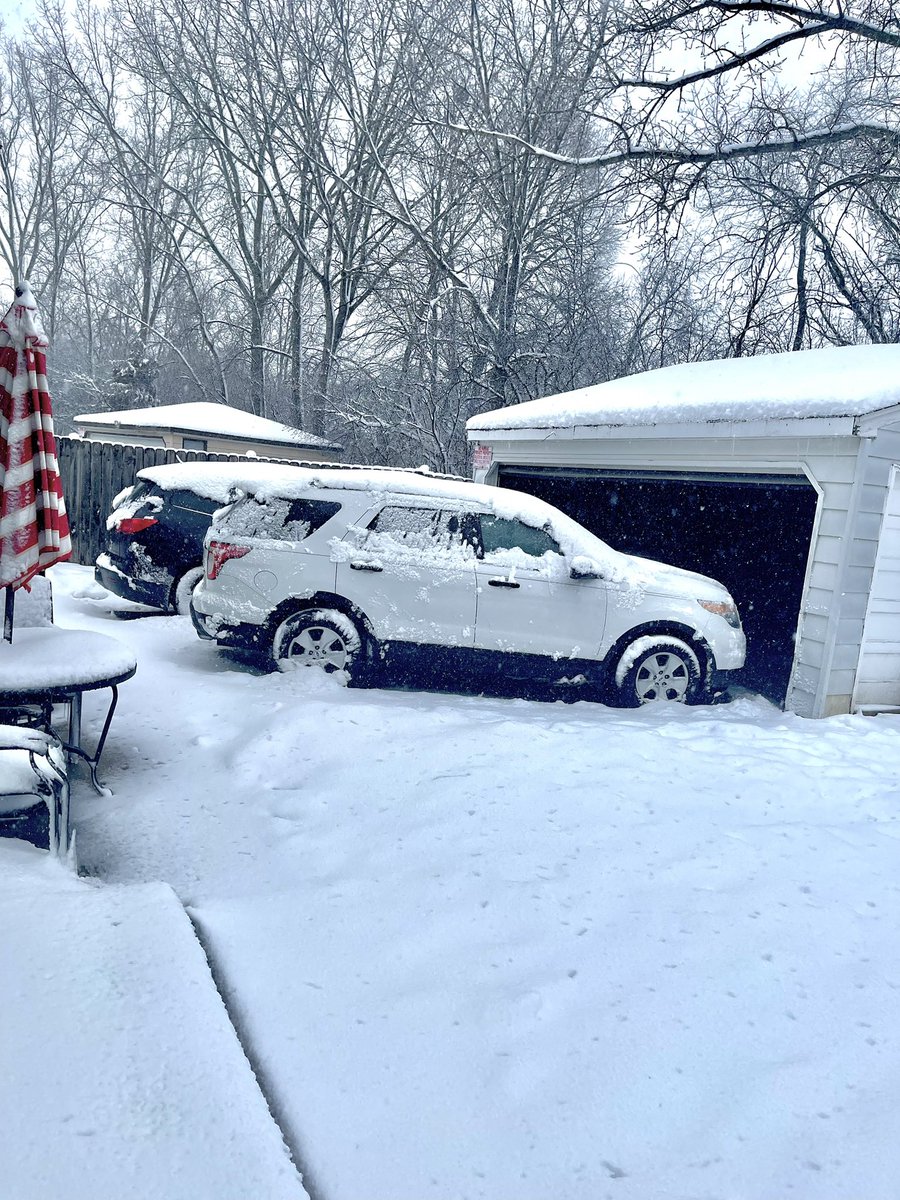 Young_Deuces's tweet photo. Update from #SnowCon - Iβm snowed in lol https://t.co/ZvchbiPZOE