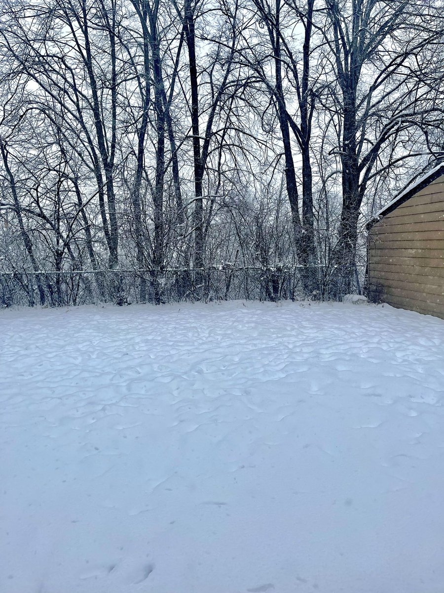 Young_Deuces's tweet photo. Update from #SnowCon - Iβm snowed in lol https://t.co/ZvchbiPZOE