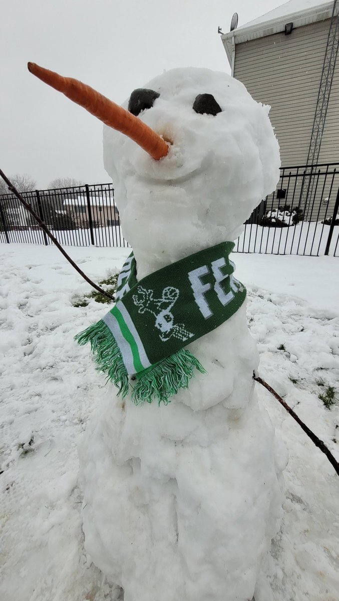 LMvitor's tweet photo. Kid's made a snowman after the Bucks beat the Celtics #FearTheDeer    #Milwaukee #NBAonTNT https://t.co/uZB1wJOCE1