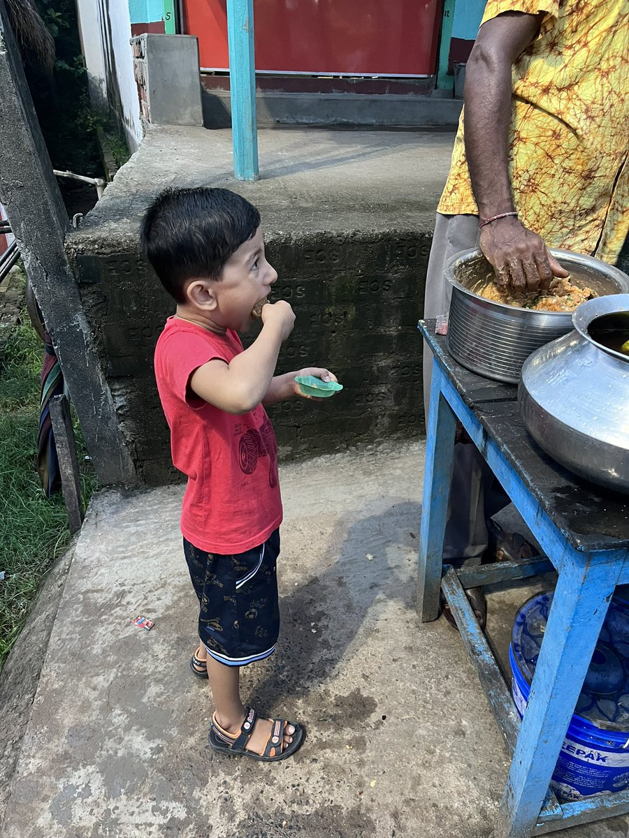 imranhossain87's tweet photo. উচালনে ফুচকা খাওয়ার সময় https://t.co/gAHAukvECl