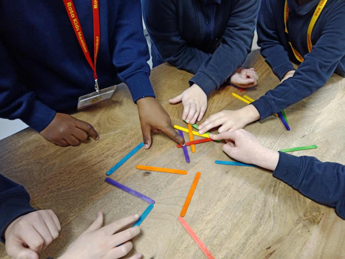 MissCSGC's tweet photo. A fun science lesson this afternoon! We looked at potential and kinetic energy forces to try and make our lollipop sticks fly! After a lot of trial and error, we think we got there in the end!😁 @MrGSGC #SGCScience https://t.co/BzWZAOHIV8