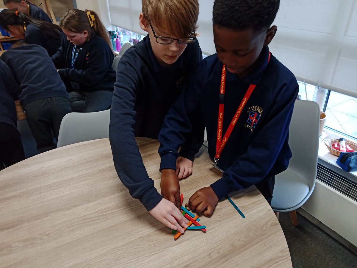 MissCSGC's tweet photo. A fun science lesson this afternoon! We looked at potential and kinetic energy forces to try and make our lollipop sticks fly! After a lot of trial and error, we think we got there in the end!😁 @MrGSGC #SGCScience https://t.co/BzWZAOHIV8