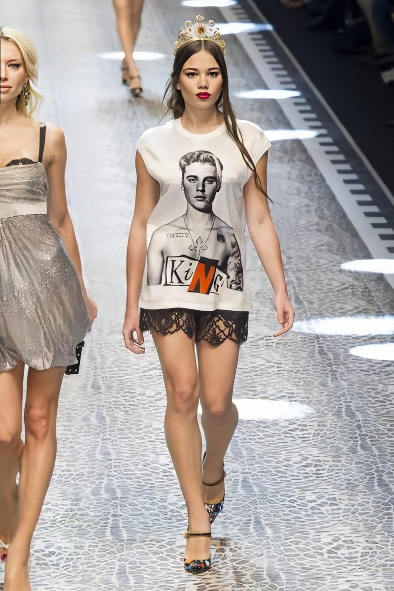 ended_everyone's tweet photo. a reminder that this is not justin bieber's merch, it was a dolce &amp; gabbana collection https://t.co/McCuhfV8To