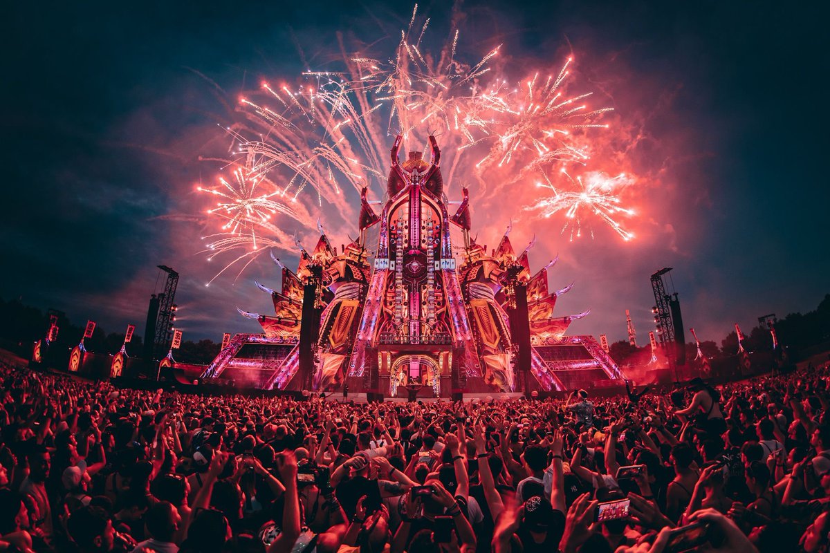 Festseasonmedia's tweet photo. 2024, a year of anniversaries 🧡

• 20 years of Tomorrowland
• 20 editions of Defqon.1
• 20 years of Reverze
• 10 years of Supremacy

(📸 via @tomorrowland, @Q_dance, @BassEvents, @Official_AOD) https://t.co/gDBpTp7SXV