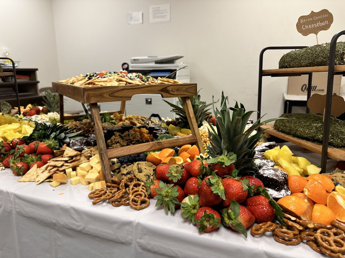 WashCommSchools's tweet photo. A big thank you to Greg Boyd from Boyd &amp; Sons and Knepps Catering for this spectacular spread for the staff at Washington High School for our Kids at Hope Treasure Hunter 10's Day Celebration! #IAMWashington #hatchetstrong https://t.co/gDCLdLrZd7