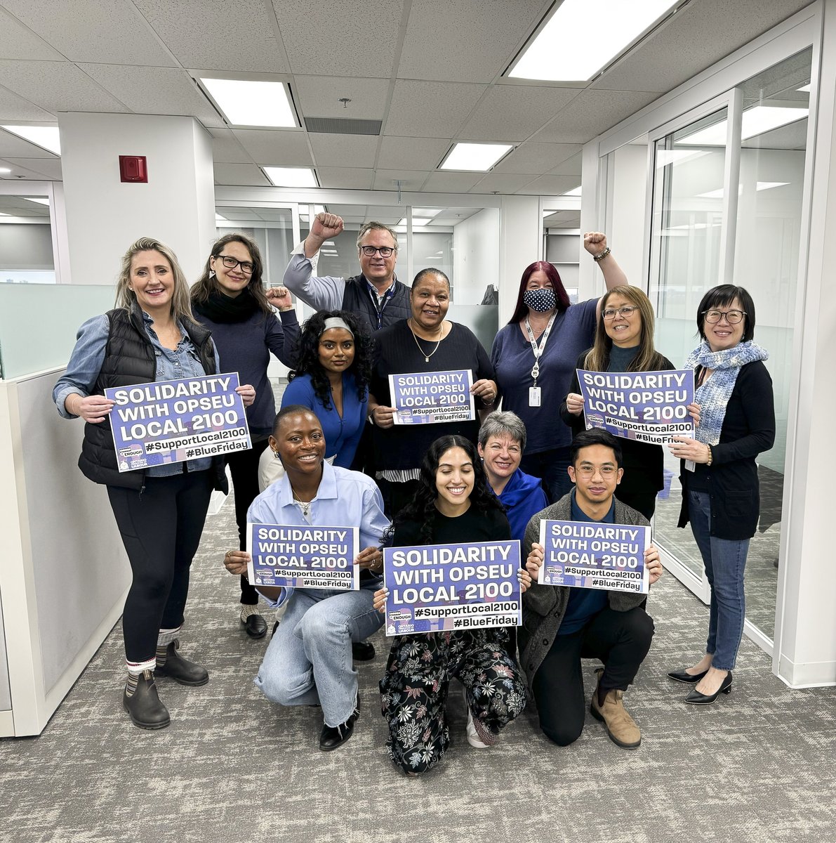 🔵 Wearing blue to support Ed Workers of <a href="/OPSEU2100/">OPSEU 2100</a> <a href="/PeelSchools/">Peel District School Board</a> as they negotiate a fair &amp; respectful contract!

It's time for a fair deal for <a href="/OPSEU2100/">OPSEU 2100</a> members!

Download a poster &amp; show your solidarity: ofl.ca/wp-content/upl…

#SupportLocal2100 #BlueFriday #OntEd