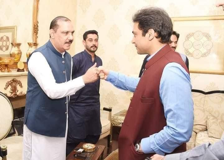 دس سال سے پارٹی کے ساتھ وفا کرنے والوں کے ساتھ اتنی زیادتی نامنظور 
ایسے لوٹوں کو ٹکٹ دے کر اپنے نظریے سے غداری نہ کریں #PTIOfficial#BarstarGohar#Asadqasir