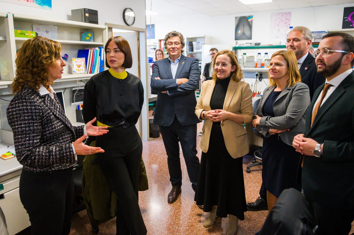 Hoy he visitado el Instituto de Neurociencias <a href="/NeuroAlc/">Instituto de Neurociencias UMH-CSIC</a>, un centro de excelencia que tiene abiertas líneas de investigación para detectar de forma precoz enfermedades neurodegenerativas, como la esclerosis múltiple o el Alzheimer. 
La salud de las personas es nuestra prioridad.