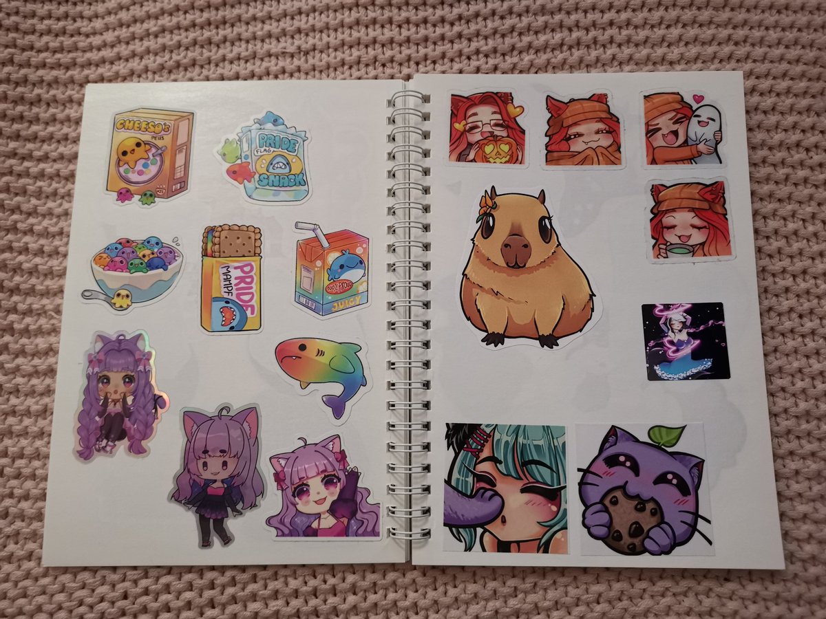 mimi_lighthouse's tweet photo. Hier sind die super schönen Sticker von @PeeweeArt @MiaowLea ❤️
@ShirleyHolmez @Listenesart @kritzelLu @tiwicat ❤️ https://t.co/yjozS2Q31v