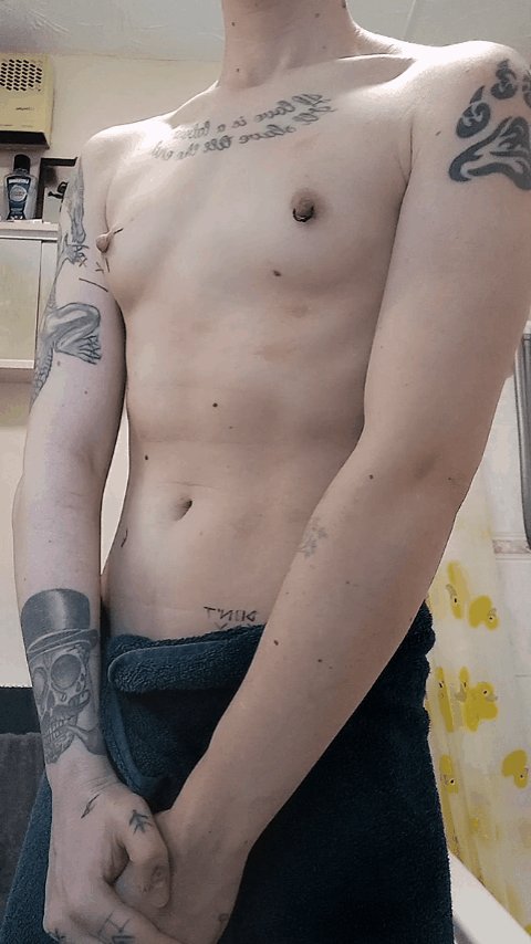 jonahjo_ftm's tweet photo. How badly do you want me to take my towel off? ;) https://t.co/1YxROxUAZH
