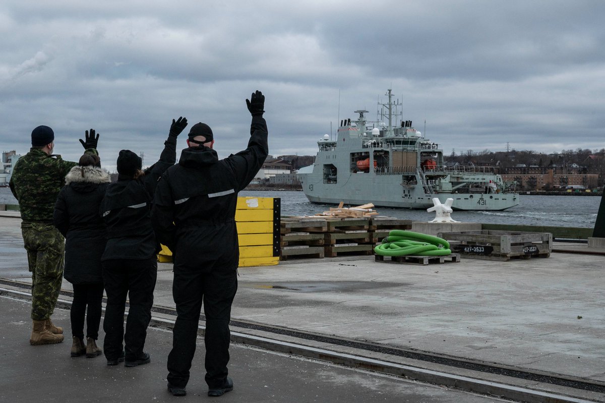 Fair winds and following seas! ⚓ #HMCSMargaretBrooke departed #Halifax for a 6-week deployment on #OpCaribbe. Led by the US, this is Canada's contribution to the enhanced counter-narcotics operations in the Caribbean, strengthening safety and security. 

#HelpLeadFight