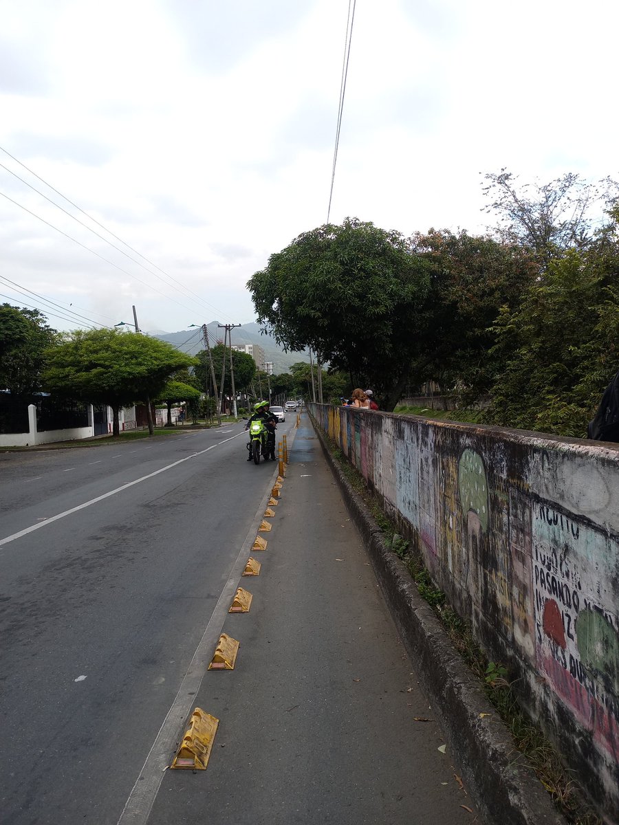 El barrio Urb. La Merced quiere contribuir a Revivir a Cali 💛
Por ello, el jueves 11 de enero hicimos una jornada de limpieza del canal aguas lluvias de la Calle 52N entre Av 2 y 3.
Gracias a las más de 30 personas que participaron y a <a href="/UaespCali/">Uaesp Cali</a> y <a href="/ALEXCAMINA/">Alex Camacho Erazo</a> por su apoyo.