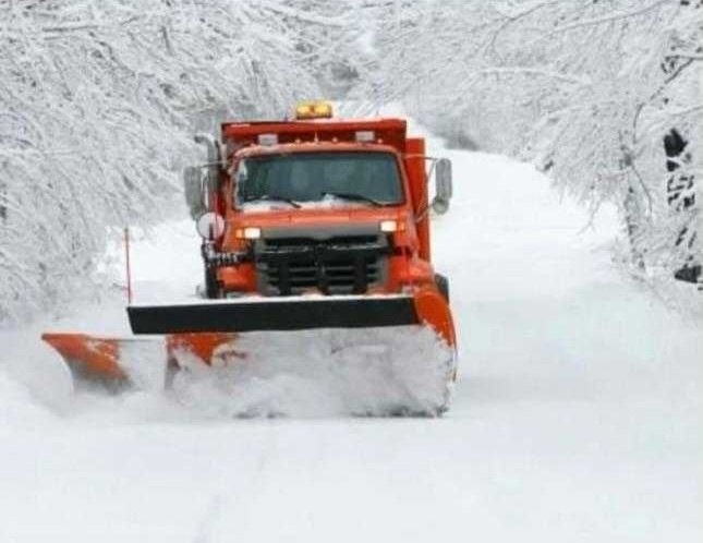 WindsorHyVee's tweet photo. Thank you to all of the snowplow drivers for keeping us safe and digging us out! As a thank you stop by our Fast and Fresh tomorrow and enjoy a hot cup of coffee on us. We really appreciate all that you are doing for the community!!! https://t.co/mUtf19t8dH