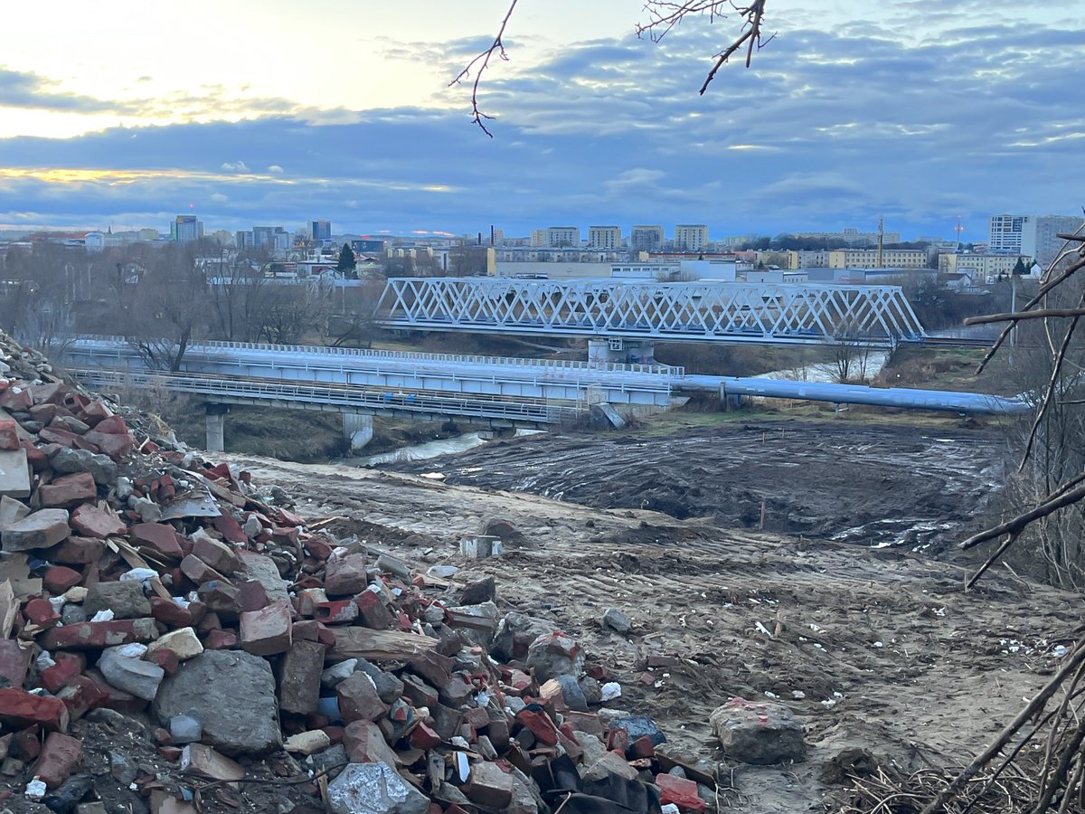 RESinetpl's tweet photo. #Wisłokostrada. Co słychać na budowie największej inwestycji drogowej w 2024 r. w Rzeszowie? -> https://t.co/Ak71c7tSoq https://t.co/uLrenEOY6u