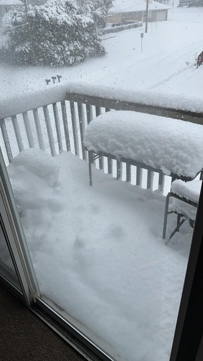 sierrahobvs's tweet photo. @MaxVelocityWX a very snowy Bettendorf Iowa! It's a mixture of snow we also got the other day https://t.co/WGwyX8oDLl