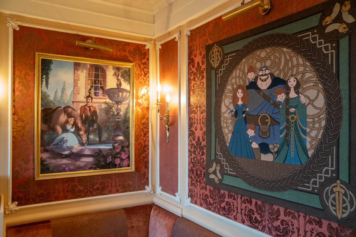 magicdlp_de's tweet photo. In einer Woche eröffnet das Disneyland Paris Hotel seine Türen für die Gäste. Heute wollen wir ein exklusiven Blick auf die unglaublichen Kunstwerke des Royal Banquet im Disneyland Hotel in Paris werfen.

Wie findet ihr die Bilder?

#magicdlp #Disneylandparis https://t.co/tlmQIfBg1Y
