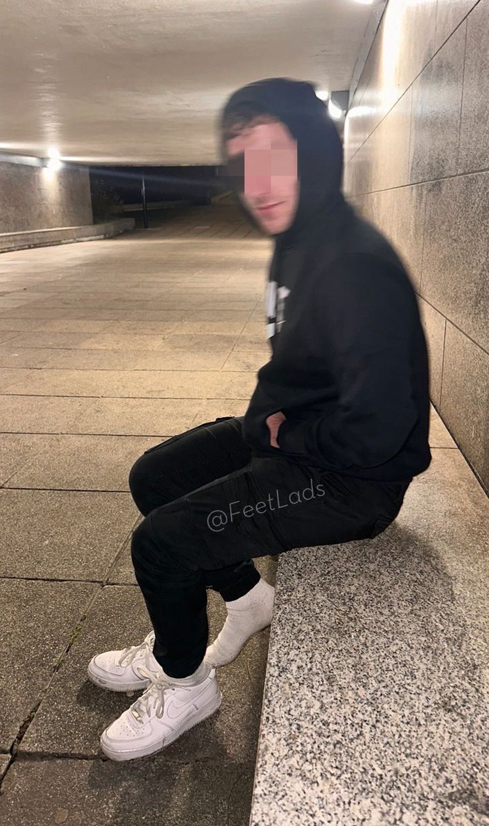 FeetLads's tweet photo. You see us under the tunnel getting our sweaty feet out, what would you do? 😈

RT if you’d come over and beg for a sniff 🥵🦶

#gay #feet #gayfeet #socks #sockslover #gaysocks #scally #scallygay #dirtysocks #chav #chavsocks #findom #cashapp #gayporn @findominfluence https://t.co/RL6JCu7dGf