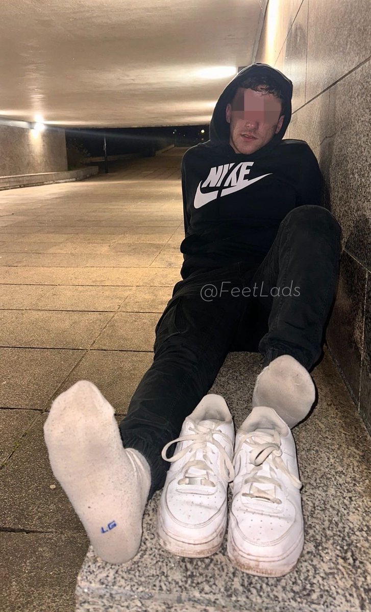FeetLads's tweet photo. You see us under the tunnel getting our sweaty feet out, what would you do? 😈

RT if you’d come over and beg for a sniff 🥵🦶

#gay #feet #gayfeet #socks #sockslover #gaysocks #scally #scallygay #dirtysocks #chav #chavsocks #findom #cashapp #gayporn @findominfluence https://t.co/RL6JCu7dGf