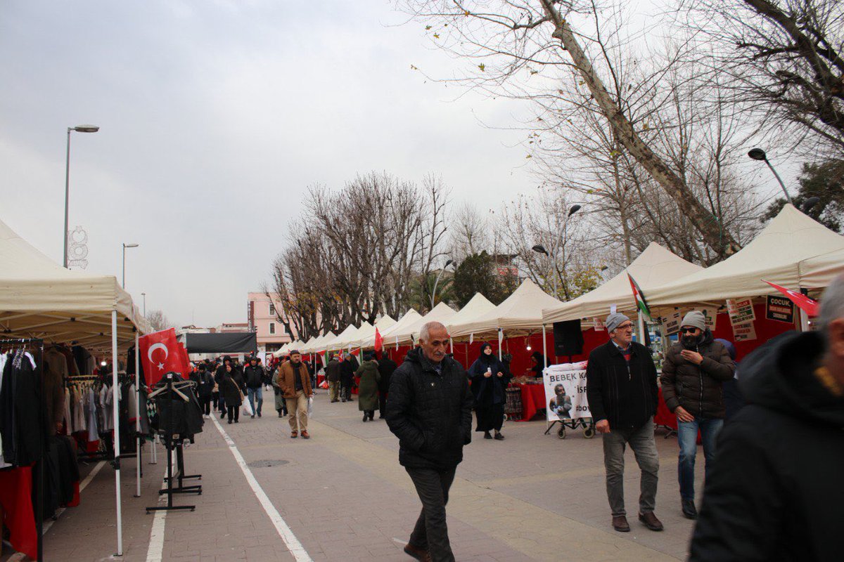 sakaryaihh's tweet photo. Filistin yararına düzenlediğimiz hayır çarşımızının ilk gününü tamamladık, Cumartesi ve Pazar günleri de devam edecek olan kermesimize tüm vatandaşlarımızı bekliyoruz.

#SakaryadanFilistine

🗓️ 13 - 14 Ocak
⏰ 10.00 - 18.30 Arası
📍 AKM Önü https://t.co/TIdSfGP0pG