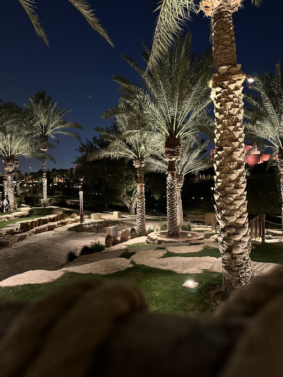 وكِن الشتآآ هَوَّد ..

#عزف
 #ليل_الرياض