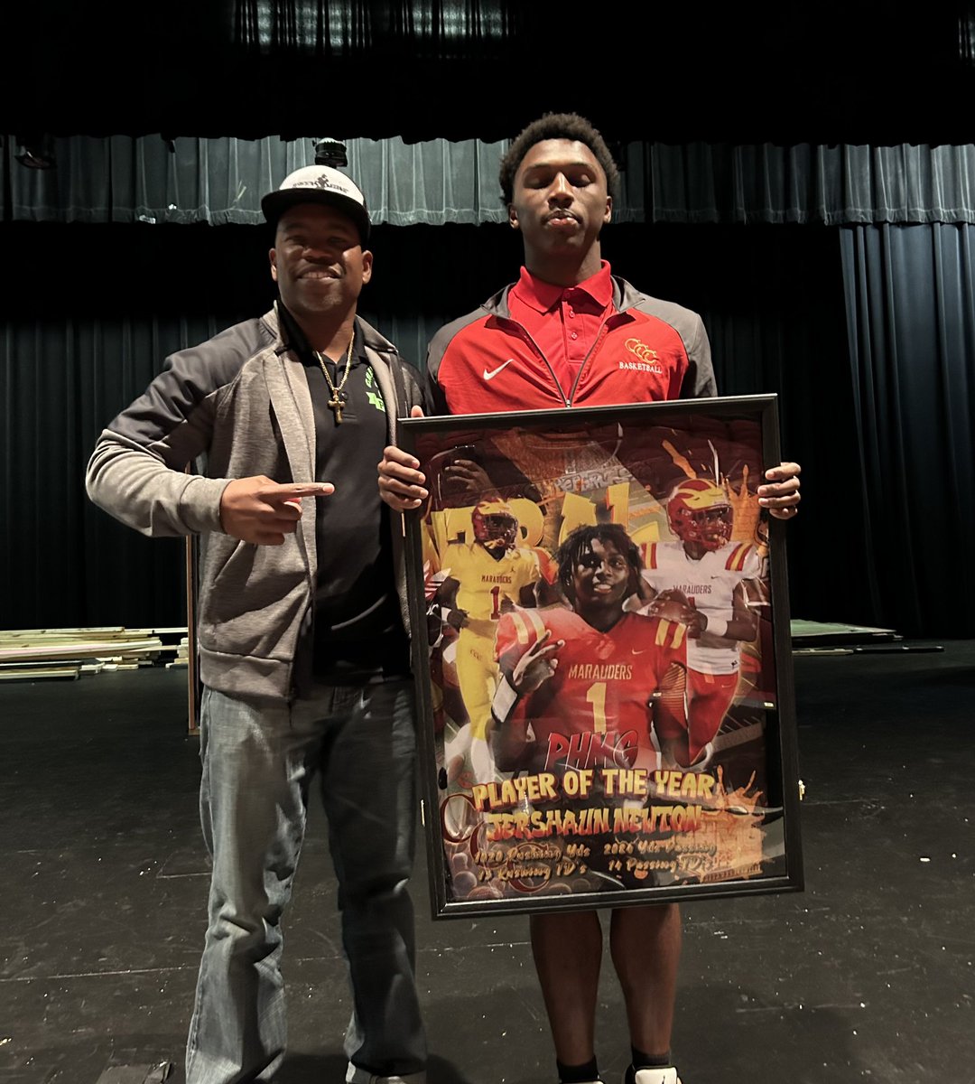 Player Of The Year Award 🏆 *Jershaun Newton CCC💯 -Lead his squad to an Undefeated Regular season - 2 consecutive state title runs - Passing Yards 2,084 14TDs -Rushing Yards 1,024 13 TDs - Sacks 4 - TFL 6