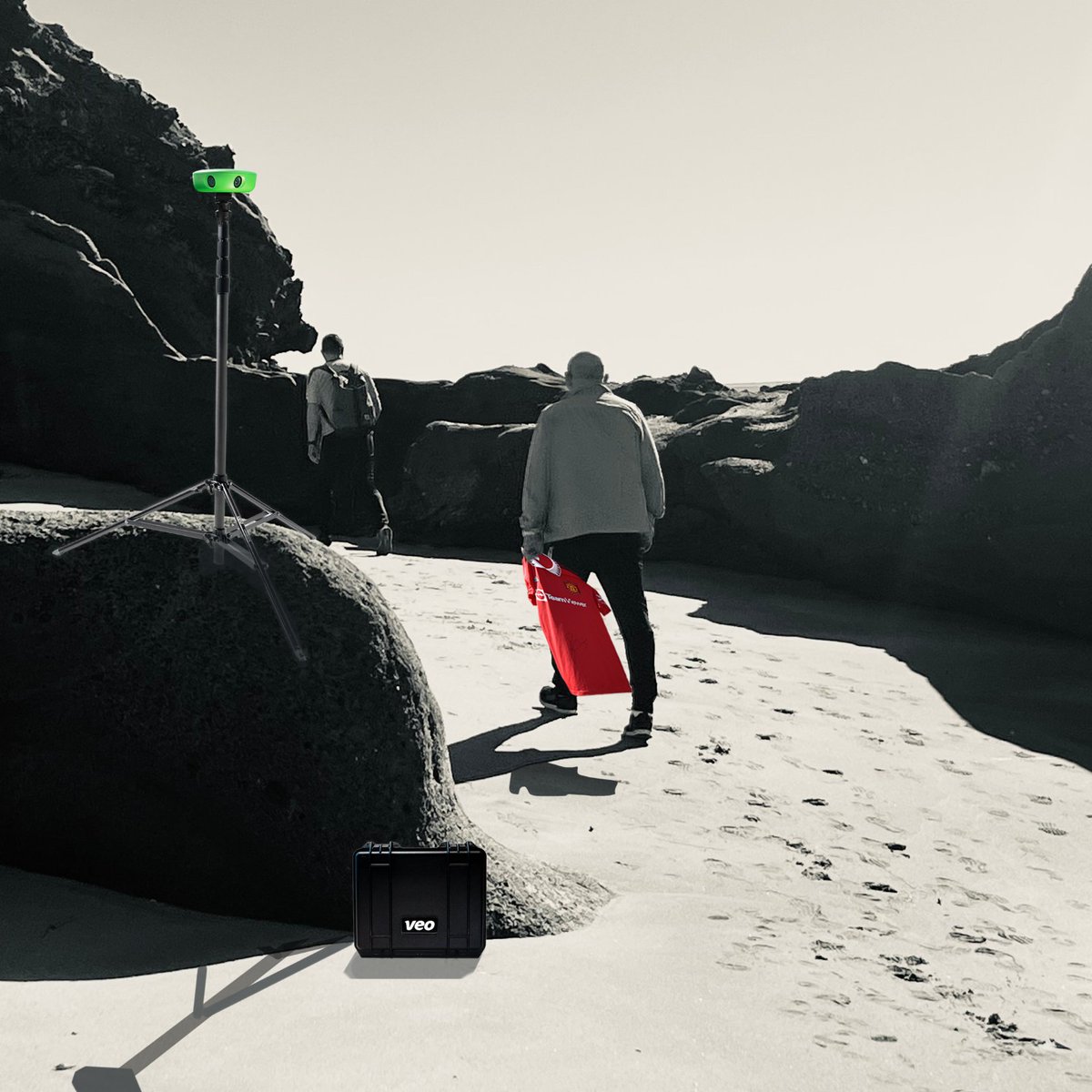 Day 2 #StrongerUnited24 

👏🏼Today we have another signed shirt to giveaway to celebrate <a href="/UnitedCoaches/">United Soccer Coaches</a> 

⚽️Retweet and like this post and any other posts in the #MikeinLA series for your chance to win the signed ✍🏾#ManUnited shirt ( also running on insta @mike_phelan_1 )