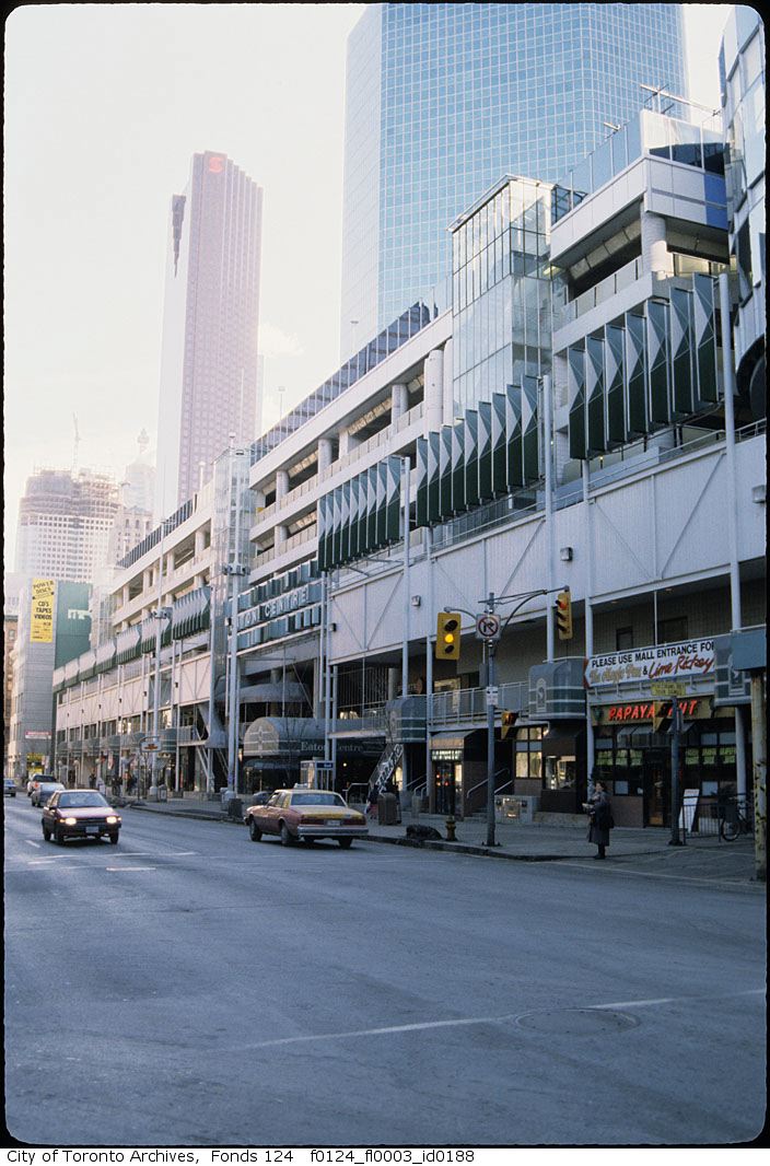 Please armchair urbanists, tell me more about how Cad Fairview's garbage 90s reno of Eaton Centre made Yonge 'better' by 'bringing back storefronts' or some other ahistorical nonsense. The original @WeAreZeidler Yonge interface was superior in *every* way.