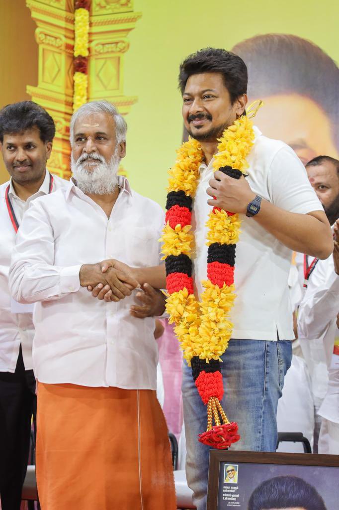 iambkmurthy's tweet photo. சீர்தரும் உதயம் !
சிலிர்கிறது இதயம்!
நன்மைகள் பொங்கும்!
நாளெல்லாம் இன்பம்!!!

இன்று (12.01.2024) சென்னை கிழக்கு மாவட்டம், துறைமுகம் சட்டமன்ற தொகுதி, இராஜா அண்ணாமலை மன்றத்தில் நடைபெற்ற தமிழர் திருநாளாம் பொங்கல் விழா வில் மாண்புமிகு அமைச்சர், கழக இளைஞரணி செயலாளர் திரு.@Udhaystalin https://t.co/gJMbazi1Q9