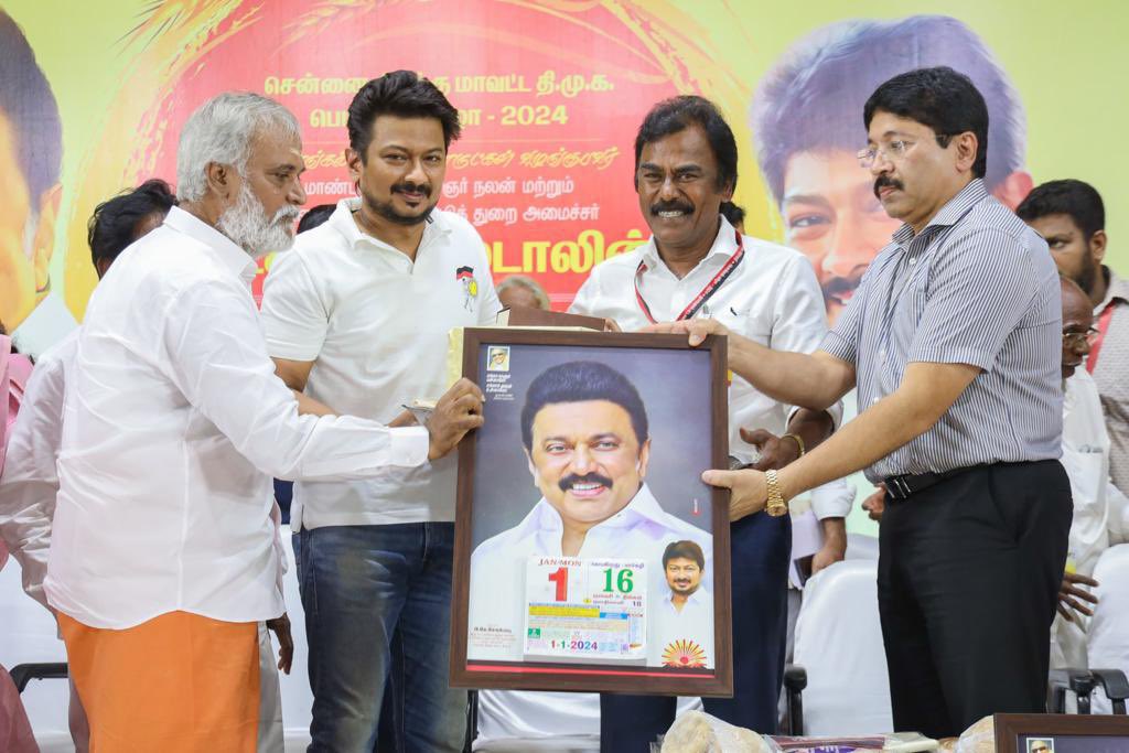 iambkmurthy's tweet photo. சீர்தரும் உதயம் !
சிலிர்கிறது இதயம்!
நன்மைகள் பொங்கும்!
நாளெல்லாம் இன்பம்!!!

இன்று (12.01.2024) சென்னை கிழக்கு மாவட்டம், துறைமுகம் சட்டமன்ற தொகுதி, இராஜா அண்ணாமலை மன்றத்தில் நடைபெற்ற தமிழர் திருநாளாம் பொங்கல் விழா வில் மாண்புமிகு அமைச்சர், கழக இளைஞரணி செயலாளர் திரு.@Udhaystalin https://t.co/gJMbazi1Q9