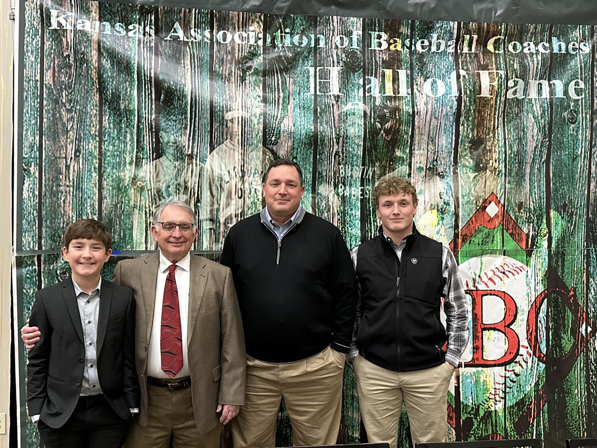 BarrettLong16's tweet photo. Good time last for my dad’s induction into @KABC2020 HOF. My hs basketball coach Gary Melcher with the introduction and my dad and hs baseball coach Brad Long inducted. 3 generations with my son @CarterLong1937 and nephew Everett. https://t.co/p0ejegRyYa