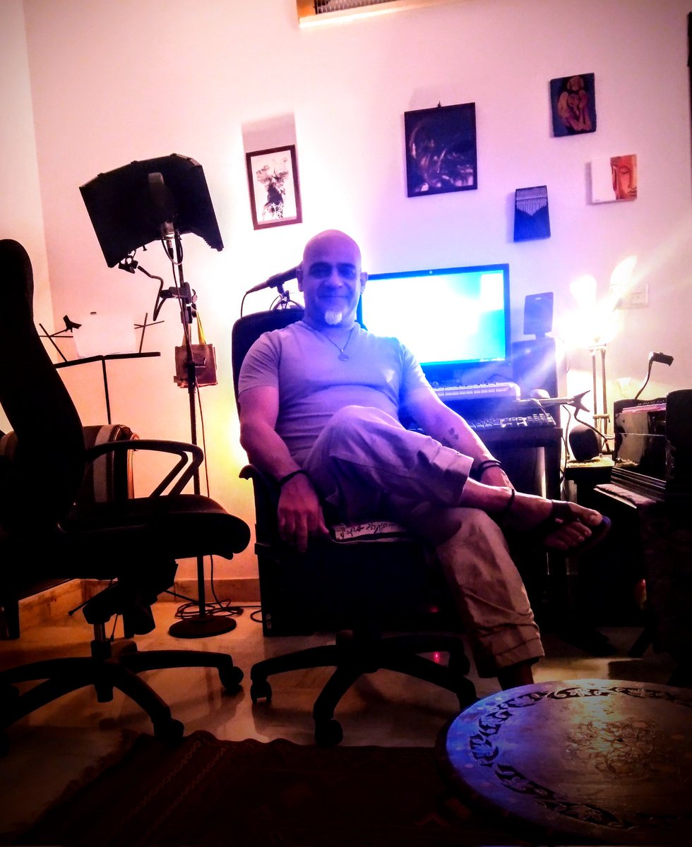 srmediagroup1's tweet photo. #sraheemani #srmediagroup #srstudios #artist #musiclife #artistsoninstagram #studionights #cheers #RockOn https://t.co/iqaML4DbYk